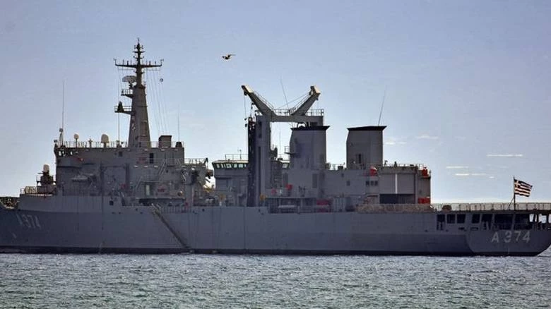 Αποθεωτικής υποδοχής έτυχε ο επιβλητικός «Προμηθεύς» του ΠΝ στην Αλεξάνδρεια